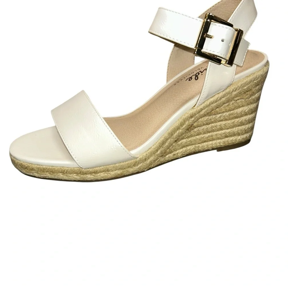 LifeStride Tango Wedge Sandals Comfort Memory Foam Buckle strap Size 9.5 white
